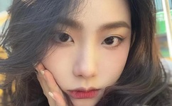 白色超短裙美女热舞